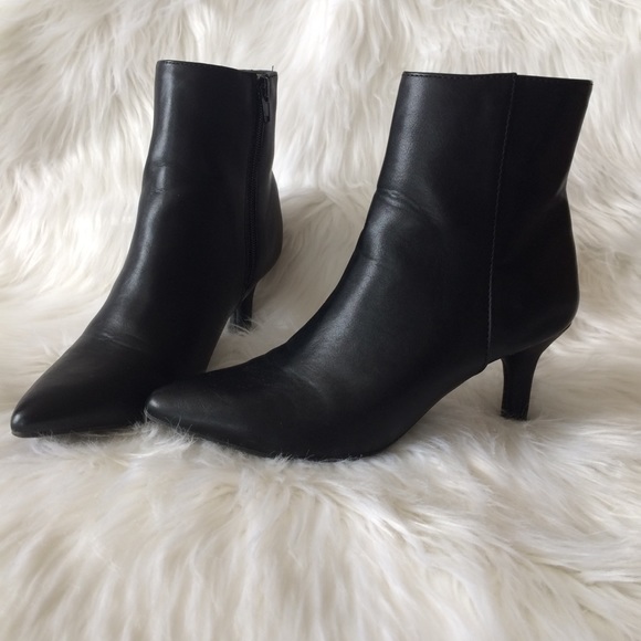 Black smooth  faux leather ankle boots - Picture 3 of 7